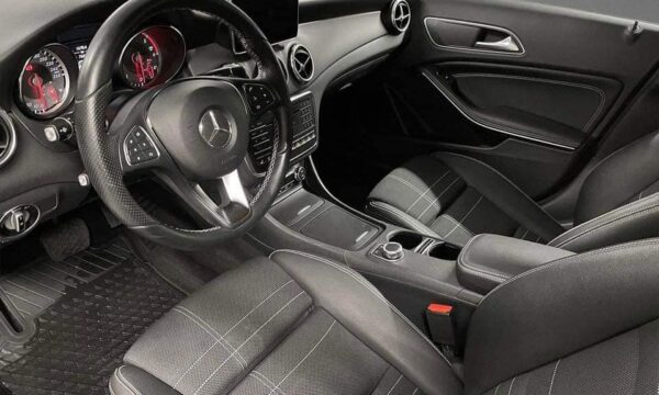 Mercedes-Benz GLA – Image 13