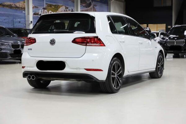 Volkswagen Golf – Image 5