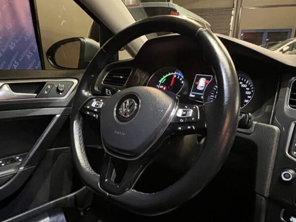 Volkswagen Golf – Image 15