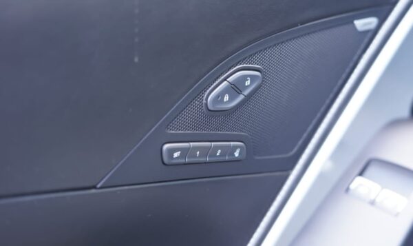 Chevrolet Corvette – Image 18