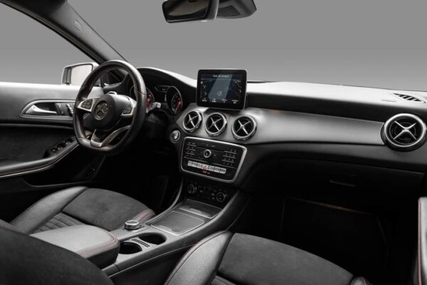 Mercedes-Benz GLA 200 – Image 11