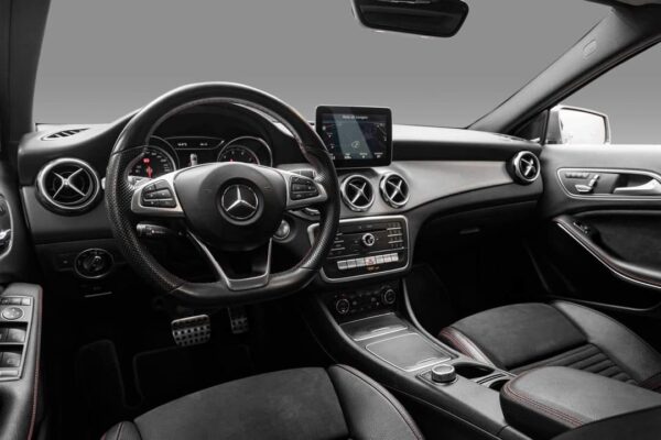 Mercedes-Benz GLA 200 – Image 27