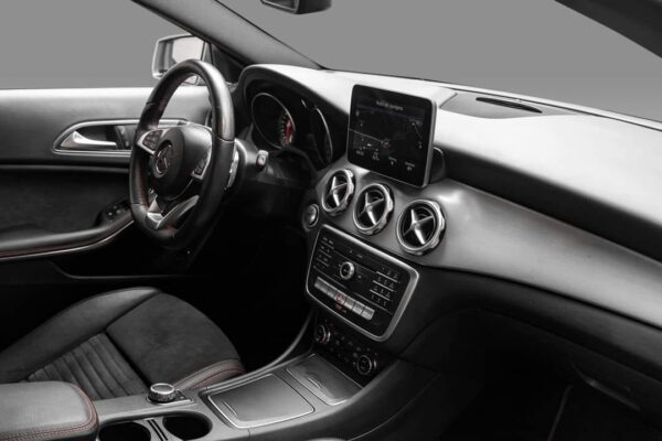 Mercedes-Benz GLA 200 – Image 19
