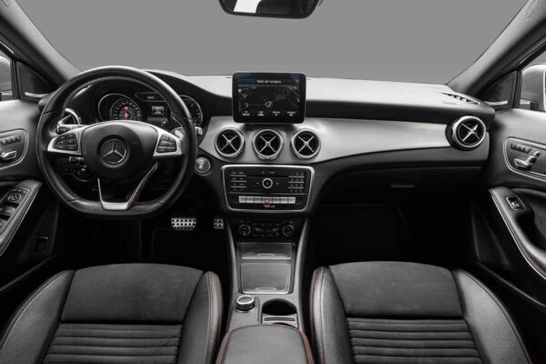 Mercedes-Benz GLA 200 – Image 18