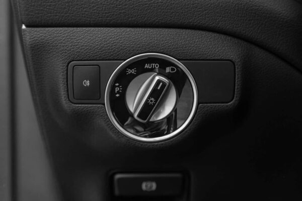 Mercedes-Benz GLA 200 – Image 30