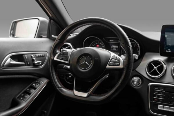 Mercedes-Benz GLA 200 – Image 21