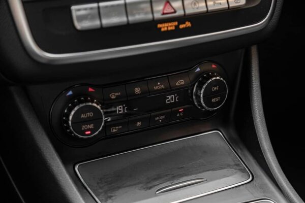 Mercedes-Benz GLA 200 – Image 31