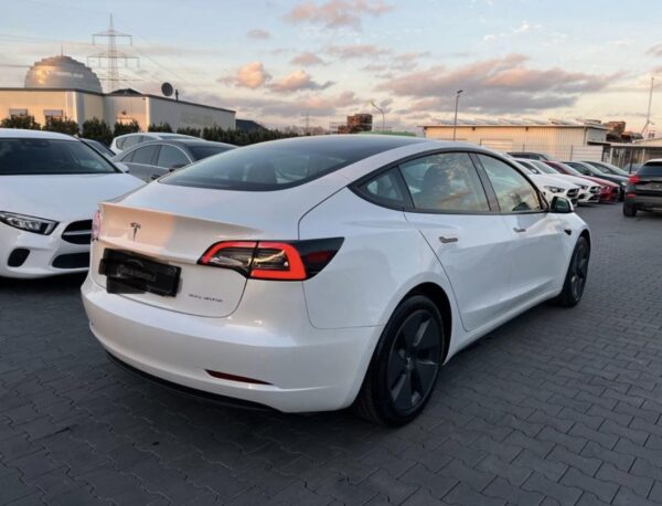 Tesla Model 3 – Image 5