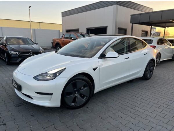 Tesla Model 3 – Image 3