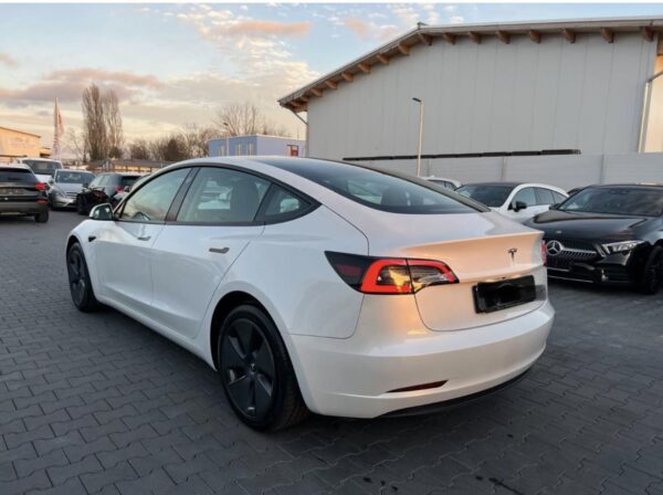 Tesla Model 3 – Image 6