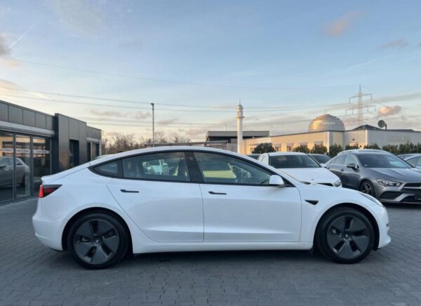 Tesla Model 3 – Image 4