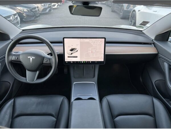 Tesla Model 3 – Image 8