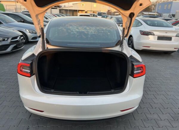 Tesla Model 3 – Image 15