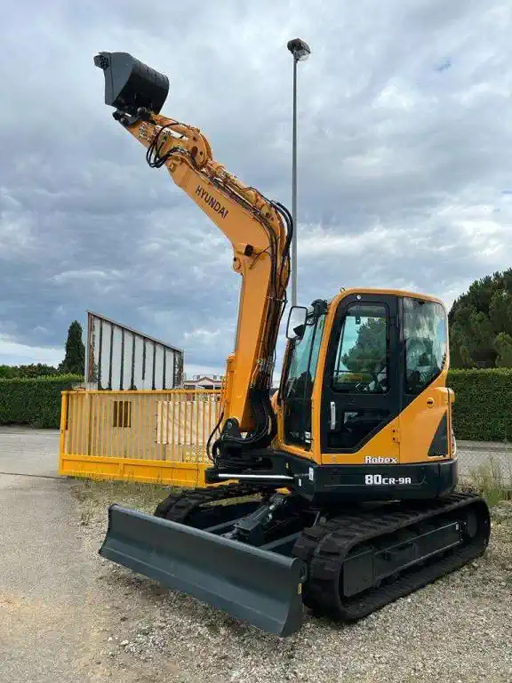 Mini pelle HYUNDAI R80CR-9A, occasion