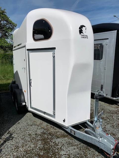 van 1.5 serie white line